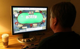 Les mises sur les jeux en ligne (paris sportifs et hippiques et poker) en 2013 ont diminué de 10% à 8,474 milliards d'euros par rapport à 2012 (9,408 milliards), selon les chiffres publiés mardi matin par l'Autorité de régulation des jeux en ligne (Arjel)