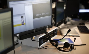 Photo prise le jeudi 9 avril dans les locaux de TV5Monde au lendemain d'une attaque de cyberdjihadistes.