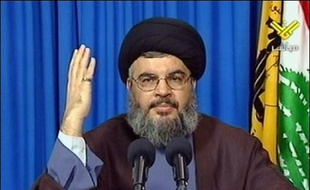 "Sionistes, si vous pensez attaquer le Liban, je vous réserve une surprise qui changera le cours de la guerre et le destin de la région", a lancé Hassan Nasrallah devant la foule rassemblée dans la banlieue sud chiite de Beyrouth, un des fiefs de son parti.