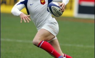 Thomas Castaignède, l'arrière du XV de France, touché par la grippe, a été le seul joueur dispensé d'entraînement jeudi, à trois jours du quatrième match du Tournoi des six nations de rugby, face à l'Angleterre, dimanche au Stade de France.