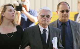 La justice australienne a définitivement rejeté mercredi l'arrêté d'extradition vers la Hongrie de Karoly Zentai, un Australien d'origne hongroise de 90 ans, poursuivi pour crime de guerre à Budapest pendant l'époque nazie.