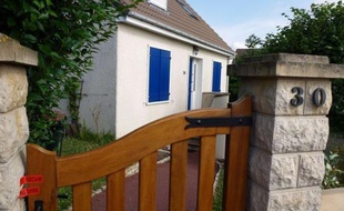 La piste du drame familial s'est confirmée mercredi à Auxerre après la découverte des corps sans vie d'une mère et de ses deux fillettes, vraisemblablement poignardées par le père, qui aurait également étouffé sa belle-mère avant de se suicider.