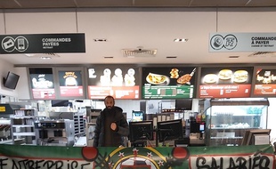 Kamel Guemari entend bien poursuivre la lutte pour faire vivre cette « place de village », dans les quartiers Nord de Marseille.