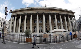 La rémunération moyenne des patrons du CAC 40 a retrouvé cette année les niveaux de 2011, à 3,5 millions d'euros, mais demeure inférieure à celle de leurs pairs européens, selon une étude publiée mardi.