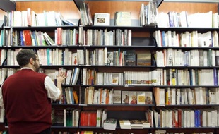 Le bonnet d'âne n'est pas loin pour les adultes français, parmi les plus mal notés en maths et en lecture au sein des pays de l'OCDE, selon une vaste enquête portant sur 24 pays.