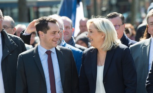 Nicolas Bay et Marine Le Pen (FN) le 1er mai 2016 à Paris