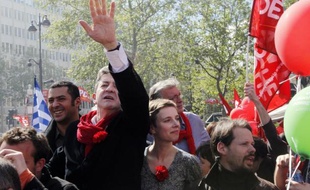 Jean-Luc Mélenchon s'est expliqué vendredi sur les insultes qu'il a proférées lors de la manifestation du 1er mai à l'encontre de l'équipe du Petit Journal de Canal +, les qualifiant "d'animateurs, pas de journalistes".