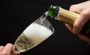 Une coupe de champagne.