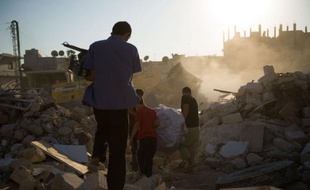 Les Etats-Unis ont évoqué lundi une possible intervention militaire en Syrie en cas de déplacement ou d'utilisation d'armes chimiques alors que les combats entre rebelles et forces du régime ne connaissaient aucun répit, notamment à Alep, où une journaliste japonaise a été tuée.
