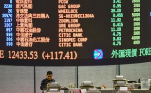 Un trader à la bourse de Hong Kong, le 2 janvier 2013