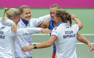 La République Tchèque, tenante du titre, s'est qualifiée pour la finale de la Fed Cup, aux dépens de l'Italie qu'ele a battue 4 à 1 en demi-finale du Groupe mondial, à l'issue de la seconde journée dimanche à Ostrava (République Tchèque).