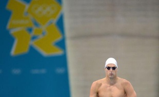 Camille Lacourt s'est qualifié dimanche pour les demi-finales du 100 m dos des jeux Olympiques de Londres avec le 4e temps des séries, dont le meilleur chrono a été signé par l'Américain Matt Grevers.