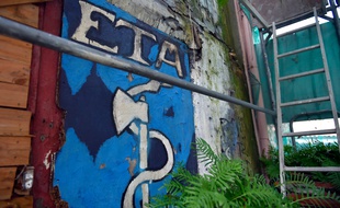 Un graffiti peint dans un village du pays basque espagnol./ AFP PHOTO / ANDER GILLENEA