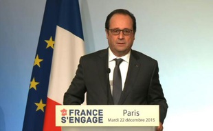 Hollande remet les prix des lauréats de "La France s'engage"