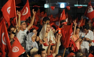 L'hétéroclite coalition d'opposition tunisienne a appelé lundi à des manifestations à Tunis et en régions le 23 octobre, accusant le parti islamiste au pouvoir de retarder le début de négociations politiques pour différer la mise en place d'un gouvernement d'indépendants.