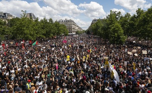 Des milliers de manifestants étaient présents ce samedi place de la République pour dénoncer le racisme et les violences policières.