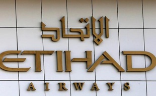Le logo de la compagnie aérienne Etihad, à Abou Dhabi