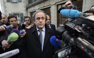 Michel Platini à sa sortie du TAS, où il défendait sa cause après sa suspension par le comité d'éthique de la Fifa, le 8 décembre 2015.