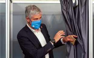 Laurent Wauquiez (LR), le président sortant, a voté dimanche matin au Puy-en-Velay.