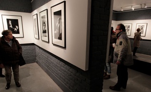 Exposition consacrée à Helmut Newton à la Maison de la Photographie de Lille.