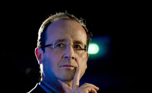 François Hollande, lors d'une visite dans un centre Emmaüs de Paris , le 14 décembre 2011.