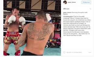 Mathieu Kassovitz s'entraîne à la boxe pour participer à un combat amateur.