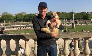 Dion et Gobi aux jardins du Luxembourg à Paris.