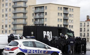 Des policiers de la BRI déployés le 9 janvier 2015 sur le périphérique porte de Vincennes