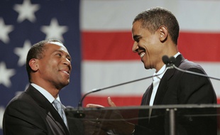 Deval Patrick, ici aux côtés de Barack Obama en 2006, s'est lancé dans la primaire démocrate le 13 novembre 2019.
