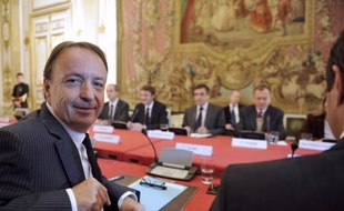 Le nouveau Sénat de gauche a lancé mercredi sa première attaque contre la très contestée réforme territoriale en adoptant, en commission, une proposition de loi PS modifiant radicalement son volet consacré à l'intercommunalité.