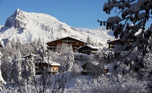 Au pied du massif du Mont Blanc, la très chic station de Megève, lieu de villégiature des grandes fortunes mondiales depuis des décennies, ne connaît pas la crise, mais compte bien rester discrète.