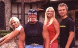 Hulk Hogan et sa famille, pour l'émission "Le monde merveilleux de Hulk Hogan", diffusé sur MTV.
