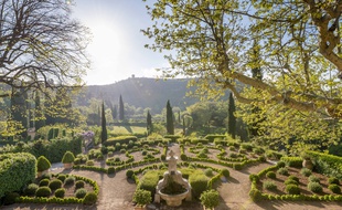 Tourtour offre son lot de visions enchanteresses qui, gageons-le, charmeront l'artiste qui sommeille en vous.