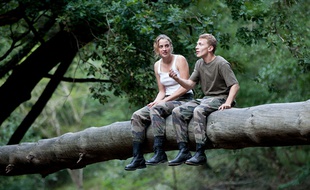 Adèle Haenel et Kevin Azaïs dans Les Combattants