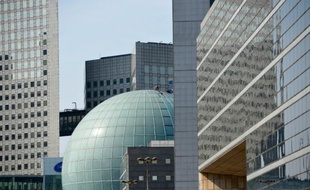 Les immeubles du quartier d'affaires parisien de La Défense le 24 avril 2015
