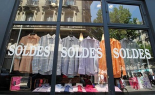 Le lancement des soldes d'été à Paris le 30 juin 2010.
