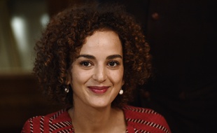 Leïla Slimani, lauréate du prix Goncourt 2016, au Drouant, lors de la conférence de presse, le 3 novembre 2016.