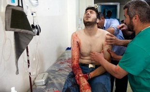 De retour d'une mission clandestine en Syrie, le verdict de cette équipe de Médecins sans frontières (MSF) est sans appel: "L'objectif de l'armée syrienne est clairement de tuer les blessés et ceux soupçonnés de les soigner", résume l'un d'eux.
