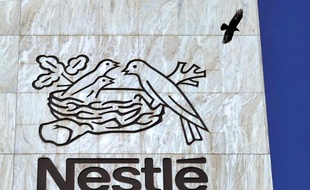 Nestlé a décidé d'arrêter la production de lasagnes et hachis parmentier surgelés dans son usine de Beauvais (Oise) supprimant au passage 120 postes, en raison d'un effondrement des ventes depuis le scandale de la viande de cheval, a-t-on appris jeudi auprès de la direction de Nestlé en France.