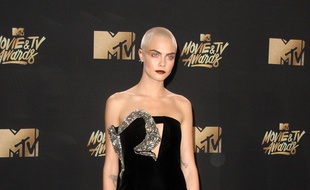 La top-modèle Cara Delevingne aux MTV Movie Awards.