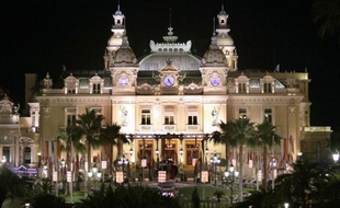 Rien ne va plus dans les casinos de la Société des bains de mer? La vieille dame monégasque de 150 ans cherche activement un nouveau directeur international des jeux pour relancer une activité en berne, et les employés monégasques l'attendent de pied ferme.
