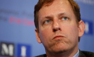 Un des administrateurs de Facebook, Peter Thiel, qui avait été l'un des premiers investisseurs du réseau social, a vendu en fin de semaine dernière la majorité des titres qu'il détenait encore dans le groupe