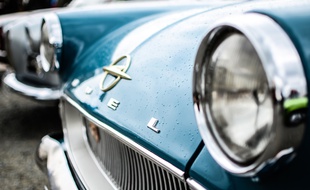 Ilustration d'une voiture ancienne Opel