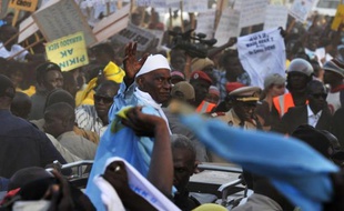 La campagne pour la présidentielle de dimanche touche à sa fin au Sénégal où des divisions apparaissent au sein de l'opposition sur la nécessité d'un report du scrutin en raison de violences et d'interrogations sur l'impartialité des organes de régulation de l'élection