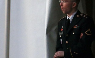 Entre un traître conscient de ses actes et un héros idéaliste et naïf : dès l'ouverture du procès du soldat Bradley Manning lundi à Fort Meade (Maryland), le gouvernement américain et la défense ont brossé des portraits de l'accusé aux antipodes l'un de l'autre.