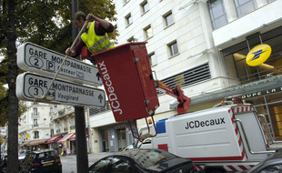 Une partie des panneaux qui indiquent la direction dans Paris pourrait disparaître. (Illustration)