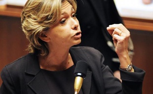 La ministre du Budget, Valérie Pécresse, a dénoncé mercredi le projet de François Hollande sur le quotient familial, sur la base d'un exemple incomplet, faisant mine de croire que le socialiste supprimerait tout avantage fiscal pour les enfants à charge.