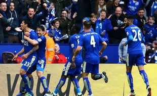 Les joueurs de Leicester fêtent un but contre Swansea le 24 avril 2016.