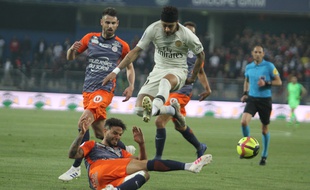 Pedro Mendes stoppe Neymar, sous les yeux de Damien Le Tallec. Le symbole de Montpelliérains déchaînés contre Paris lors de la victoire 3-2 contre le PSG.