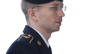 Le soldat américain Bradley Manning a écopé mercredi d'une peine de 35 ans de prison pour avoir transmis à WikiLeaks des milliers de documents secrets , la plus importante fuite d'informations confidentielles de l'histoire des Etats-Unis.